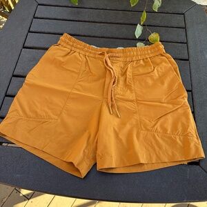 Lululemon bowline 5" ripstop shorts orange sz. M